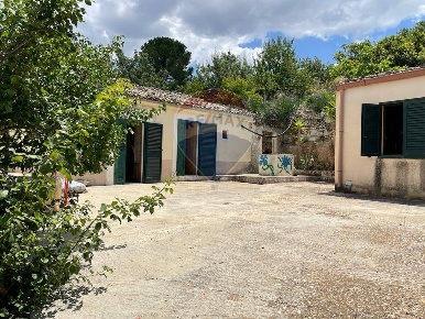 Foto Villa unifamiliare in C/da Donnagona, Chiaramonte Gulfi Donnagona