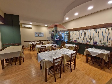 Foto Attività commerciale in Via Benedetto Croce, Montalto Uffugo di 80 m²
