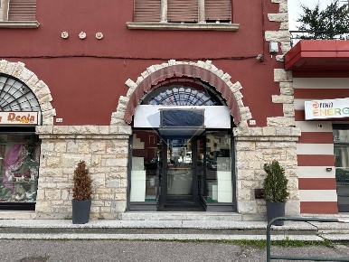 Foto Negozio in Via Vittorio Veneto, Belluno Centro di 45 m² con 2 locali