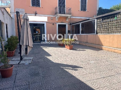 Foto Locale commerciale in PIazza di Saxarubra, Roma Prima Porta di 67 m²