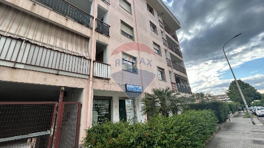 Foto Locale commerciale in via cesaraccio, Sassari Sant'Orsola di 87 m²