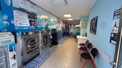 Foto Locale commerciale in via cesaraccio, Sassari Sant'Orsola di 87 m²