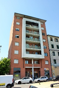 Foto Negozio in Via Nino Oxilia, Torino Rebaudengo di 68 m² con 1 locali