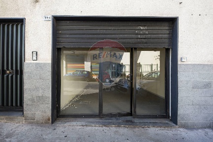 Foto Locale commerciale in via giovanni boccaccio, Paternò di 68 m²