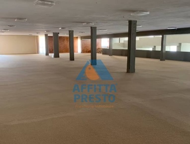 Foto Attività commerciale a Casciana Terme Lari di 2000 m² con 7 locali