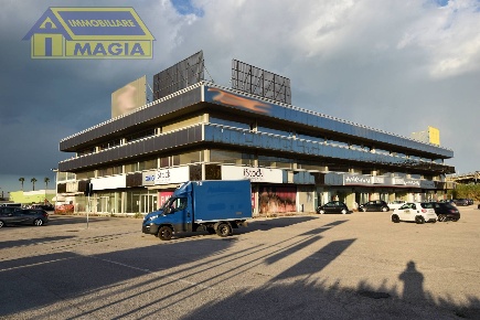 Foto Locale commerciale a San Benedetto del Tronto Porto d'Ascoli