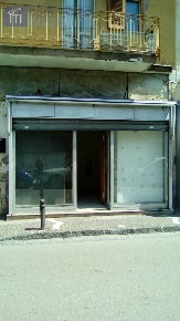 Foto Negozio in VIA VITTORIO VENETO, Sant'Antimo di 30 m² con 1 locali