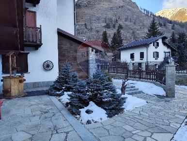 Foto Hotel a Pragelato Pragelato Ruà di 10000 m² con 30 locali in vendita