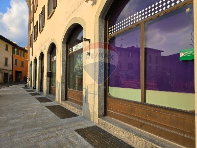 Foto Locale commerciale in PIAZZA CAVOUR, Trescore Balneario Centro