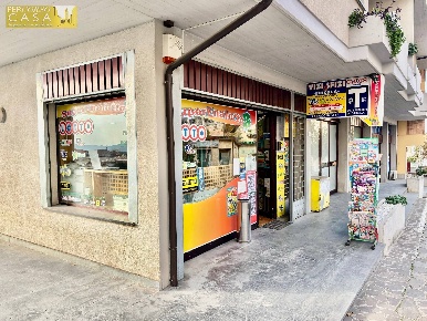 Foto Attività commerciale in Via Veneto, Sant'Omero Centro di 37 m²