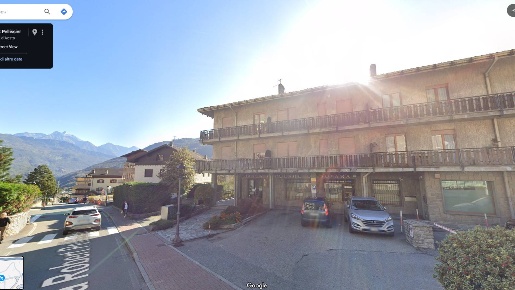 Foto Locale commerciale in Via Pellissier, Châtillon Centro di 318 m²