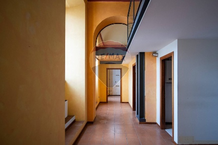 Foto Ufficio in Piazza Garibaldi, Senigallia Centro Storico di 103 m²