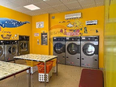 Foto Negozio in Via Aroldi, Viadana Centro di 71 m² in vendita