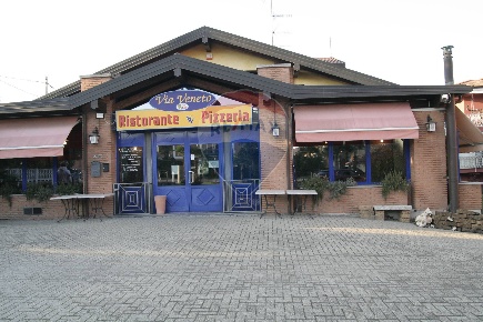 Foto Locale commerciale in via vittorio veneto, Oleggio Castello di 430 m²