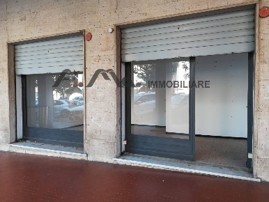 Foto Locale commerciale in Piazza della Chiesa, Quiliano Valleggia di 24 m²