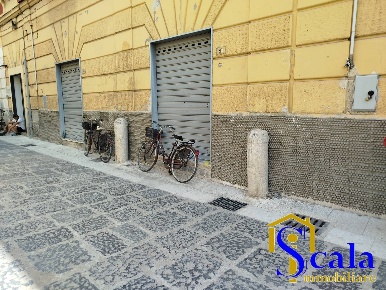 Foto Locale commerciale in CORSO UMBERTO I, Macerata Campania Centro