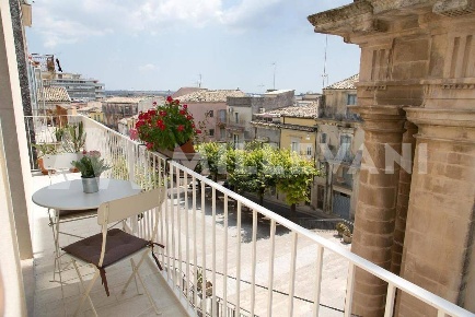 Foto Hotel in Via Ognissanti, Ragusa Centro di 180 m² con 3 locali