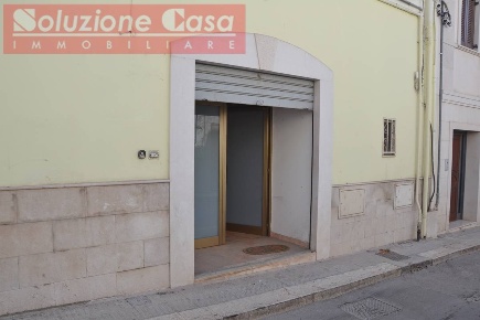 Foto Locale commerciale in via Andrea Doria, Canosa di Puglia Centro