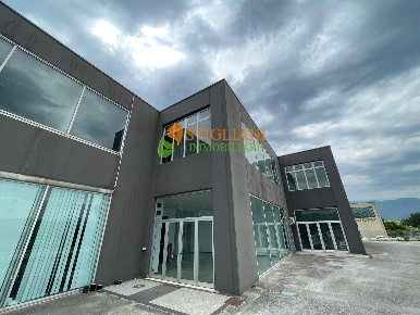 Foto Locale commerciale in SS85 Z.I. Spinete Monteroduni, Monteroduni