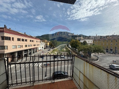 Foto Ufficio in Via Flaminia, Spoleto Via Flaminia di 178 m² con 8 locali