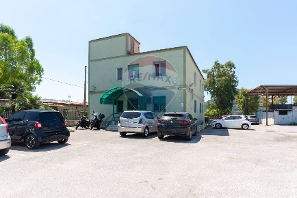 Foto Ufficio in Via Raffaele Ruggiero, Napoli Agnano di 400 m² con 9 locali