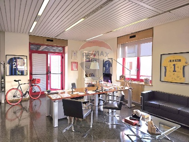 Foto Ufficio a Milano Certosa di 120 m² con 5 locali in affitto