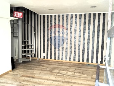 Foto Attività commerciale in VIA COLA MONTANO, Milano Isola di 30 m²
