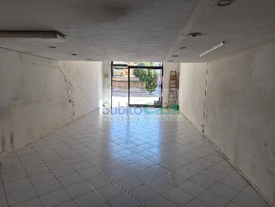 Foto Locale commerciale in Viale Abruzzo, Chieti Chieti Scalo di 73 m²