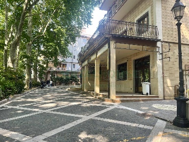 Foto Locale commerciale a Mercogliano di 285 m² con 3 locali in affitto