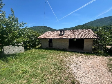 Foto Magazzino in via cortina san Venanzo, Fabriano di 80 m² in vendita