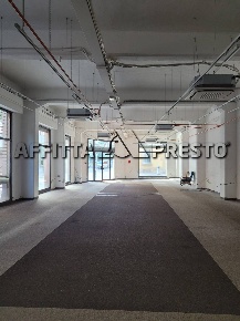 Foto Attività commerciale a Forlì Centro Storico di 300 m² con 1 locali