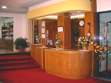 Foto Hotel in Via Salaria, Spinetoli Stella di 2000 m² con 30 locali
