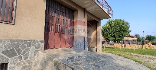 Foto Attività commerciale a Giaveno di 162 m² con 2 locali in vendita