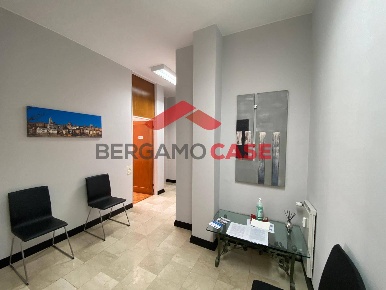 Foto Ufficio in Via Stoppani, Bergamo Stazione di 90 m² con 4 locali