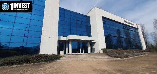 Foto Ufficio a Peschiera Borromeo di 600 m² con 6 locali in affitto