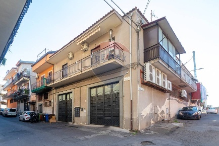 Foto Laboratorio a Paternò di 480 m² con 8 locali in vendita