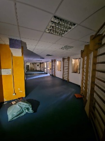 Foto Attività commerciale in Via Andrea Vaccaro, Napoli Vomero di 160 m²