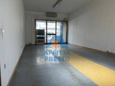Foto Attività commerciale a Empoli di 120 m² con 2 locali in affitto