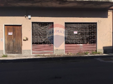 Foto Locale commerciale in Via Alessandro Volta, Santa Venerina Centro