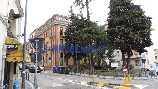 Foto Ufficio in Corso XVIII Agosto, Potenza di 200 m² con 7 locali