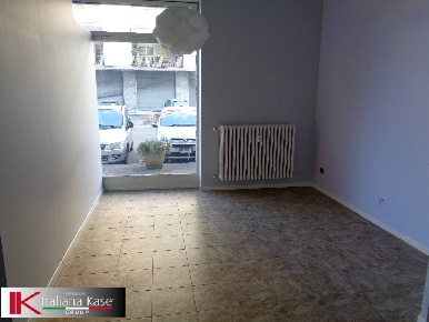 Foto Locale commerciale in Via Volpiano, Brandizzo di 40 m² con 2 locali