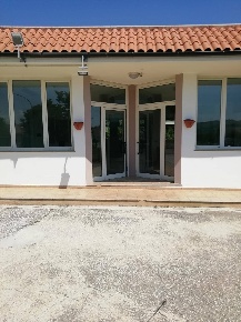 Foto Locale commerciale a Castel di Lama di 282 m² con 4 locali in vendita