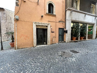 Foto Locale commerciale in via colsereno, Tivoli Centro di 15 m² in affitto