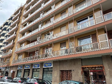 Foto Locale commerciale in CORSO FRANCIA, Torino Parella di 45 m²