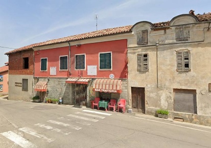 Foto Locale commerciale in piazza Umberto I, Piovà Massaia Centro di 330 m²