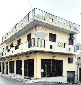 Foto Locale commerciale in via Libertà, Pachino Centro di 270 m² in vendita