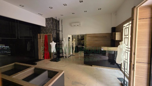 Foto Locale commerciale a Afragola di 80 m² con 1 locali in affitto