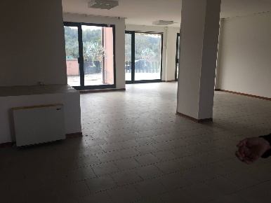 Foto Attività commerciale a Empoli di 100 m² con 2 locali in affitto