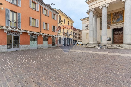 Foto Bar in Piazza San Vittore, Rho Centro di 130 m² con 2 locali