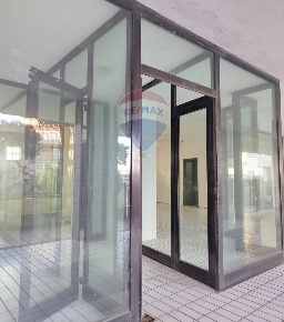 Foto Laboratorio in Via Lorenzo Perosi, Bari San Girolamo di 385 m²